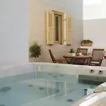 Lägenhet Heart Of - Private House With Jacuzzi *